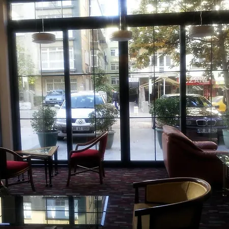 First Apartmanhotel 2*